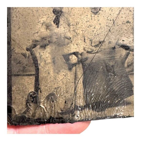 Antique Tintype Photograph Of Two Victorian Women With Baby Mourning Photo ? - Picture 3 of 6